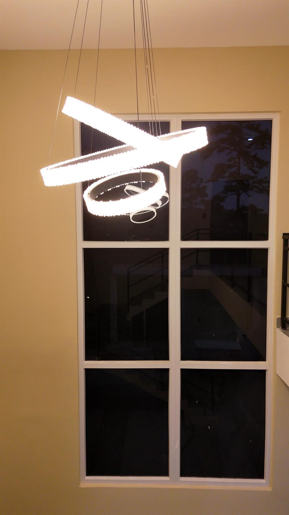 Interior IDD — iluminación y ventanales